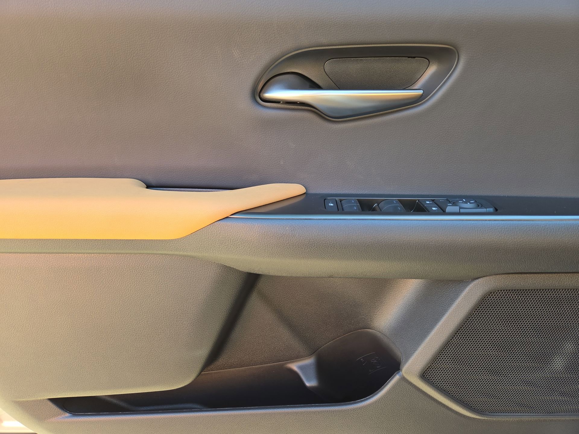 New 2026 Lexus UX 300h FWD image 15