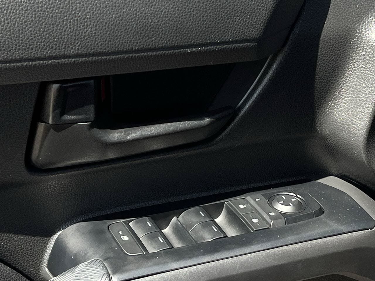 Used 2025 Toyota Tacoma SR5 AWD/4WD image 21