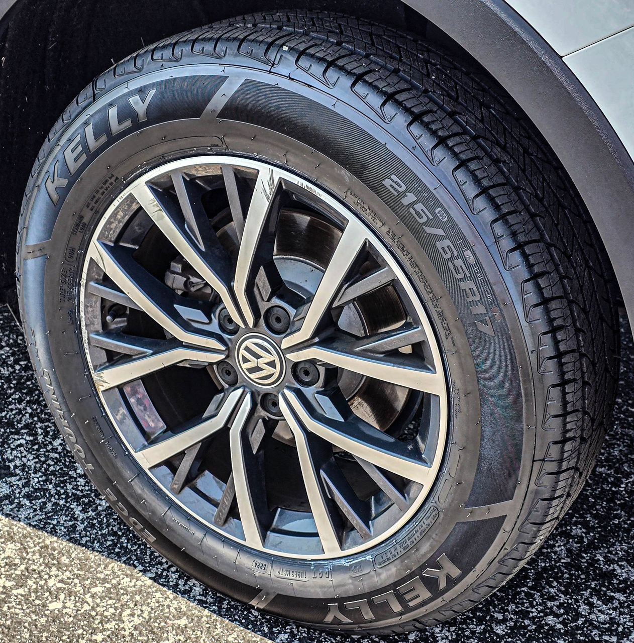 Used 2019 Volkswagen Tiguan SE AWD/4WD image 10