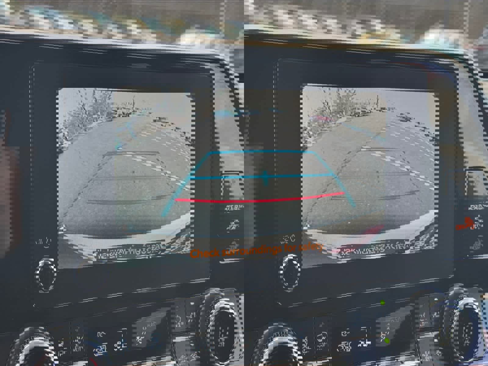 Used 2025 Toyota Highlander LE image 23