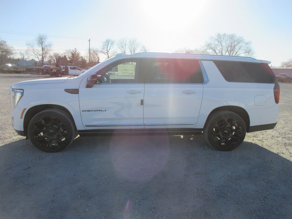 New 2026 GMC Yukon XL Denali w/ Denali Reserve Package image 8