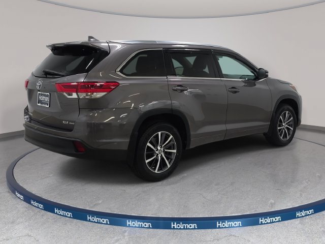 Used 2017 Toyota Highlander XLE AWD/4WD image 6