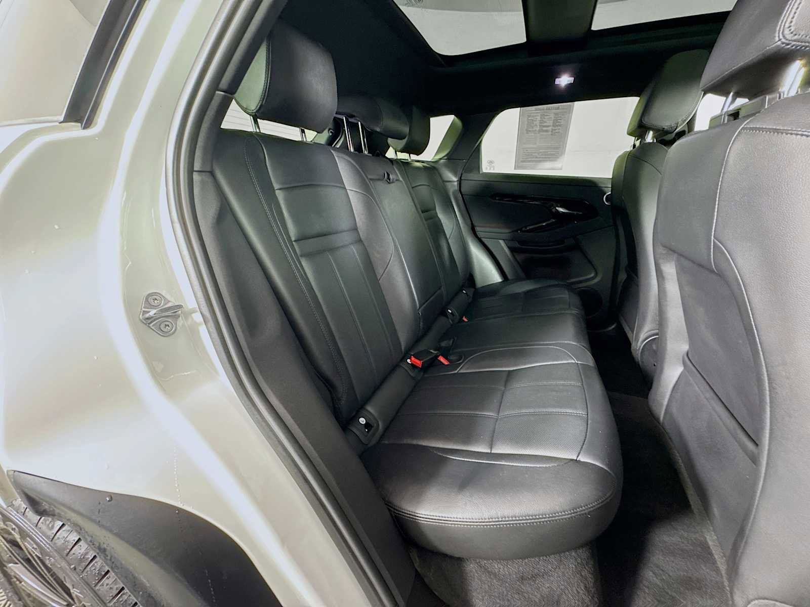 Used 2025 Land Rover Range Rover Evoque S image 26