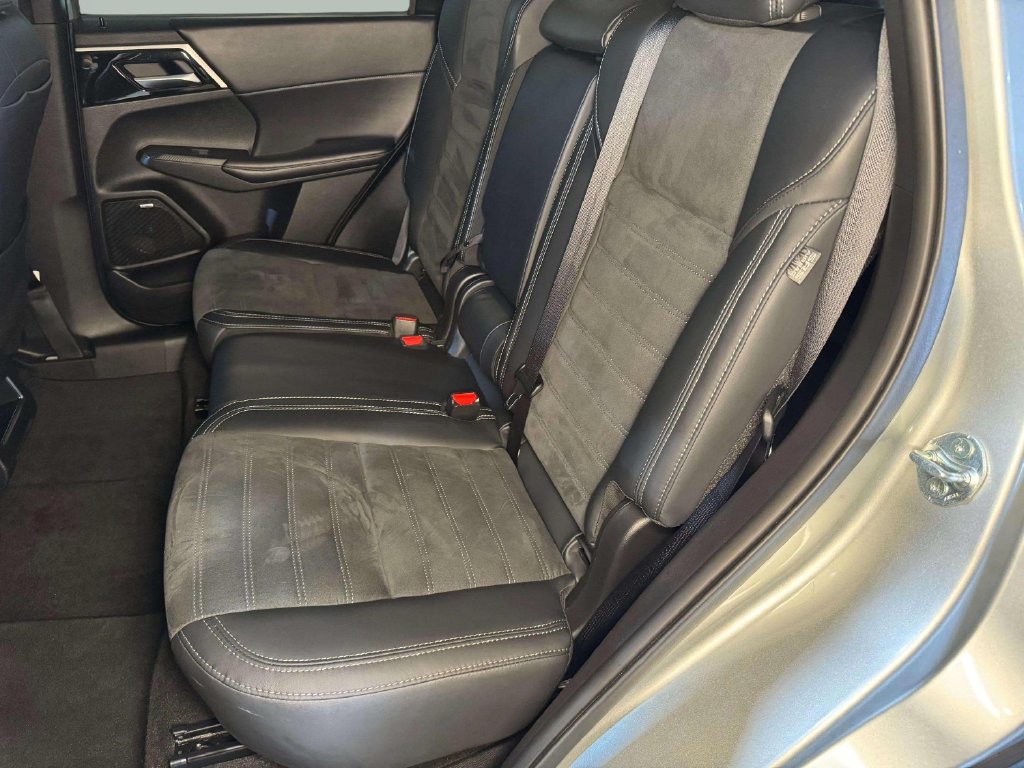 Used 2025 Mitsubishi Outlander SE AWD/4WD image 25