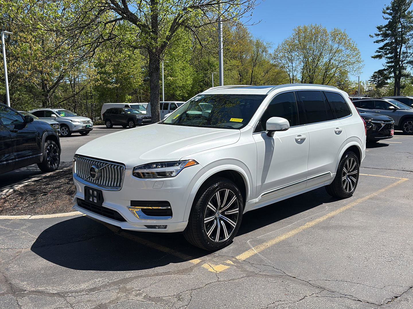 Used 2025 Volvo XC90 B5 Core w/ Climate Package AWD/4WD image 3