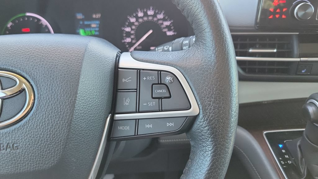 Certified 2021 Toyota Sienna XLE FWD image 24