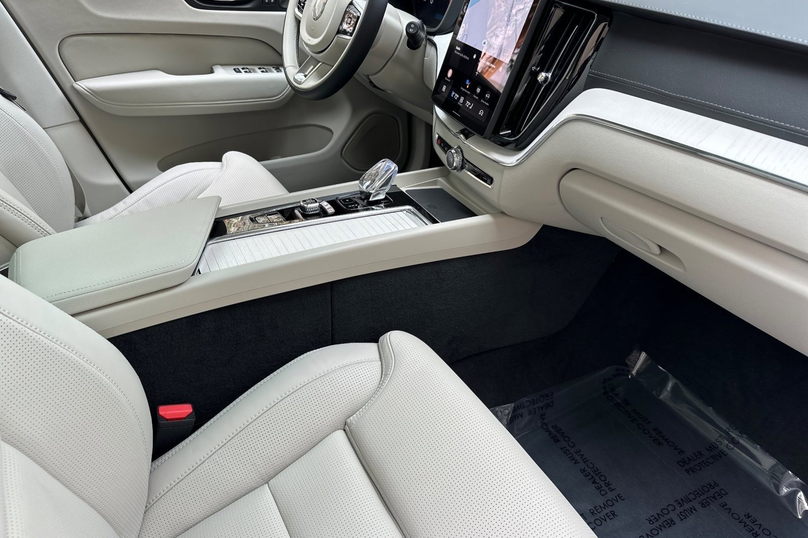 New 2026 Volvo XC60 B5 Ultra w/ Climate Package image 18