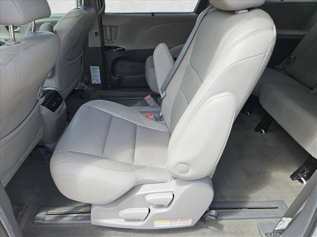 Used 2018 Toyota Sienna XLE FWD image 10