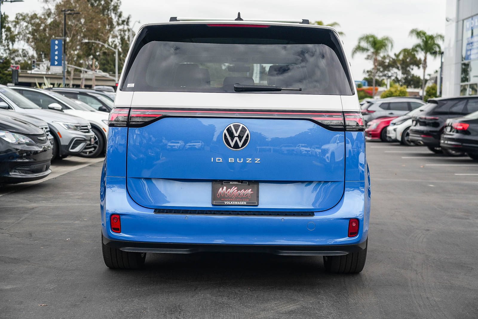 Certified 2025 Volkswagen ID. Buzz 1st Edition RWD image 8