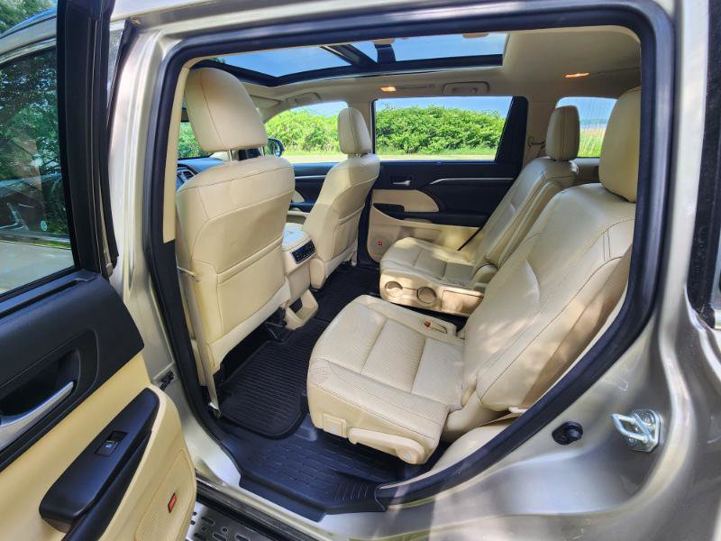 Used 2015 Toyota Highlander Limited Platinum image 21