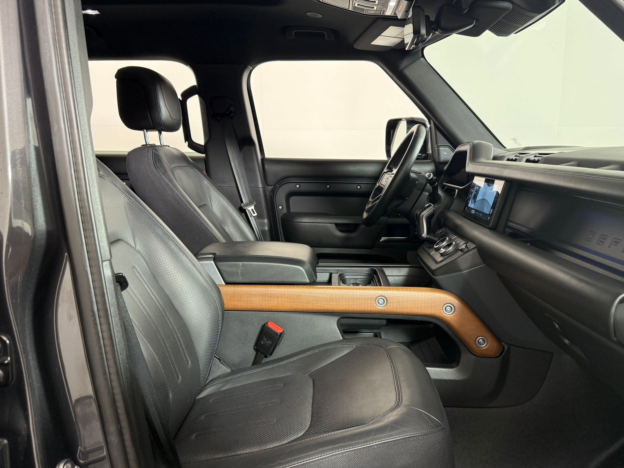 Used 2021 Land Rover Defender 110 X image 28