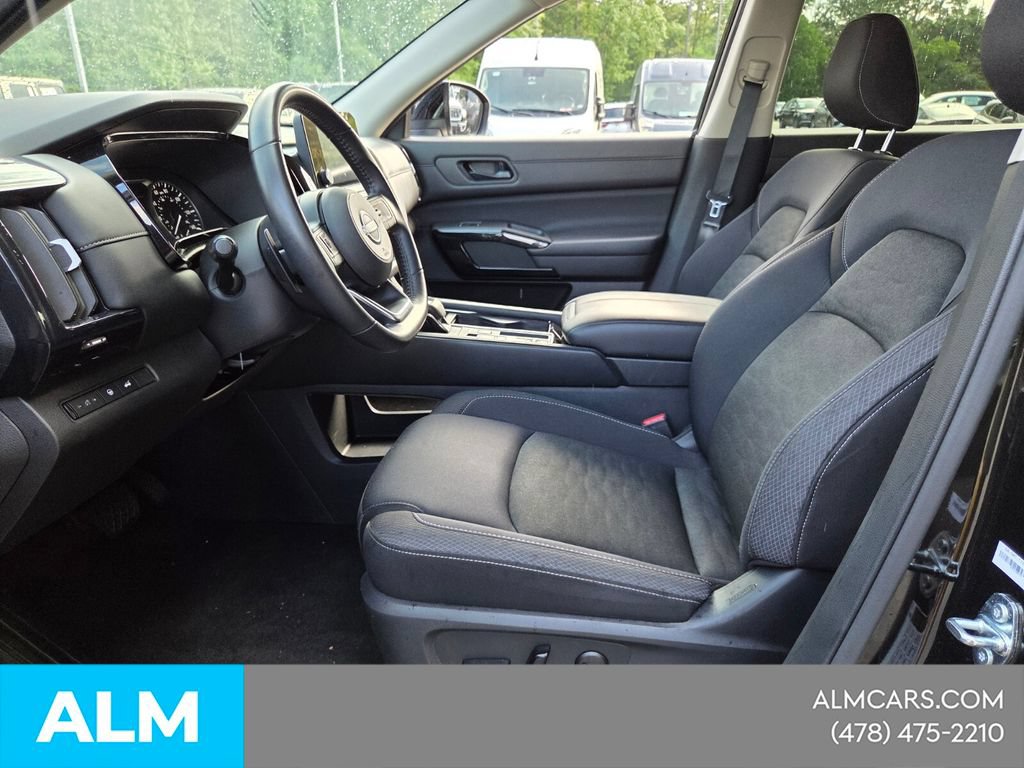 Used 2025 Nissan Pathfinder SV FWD image 6