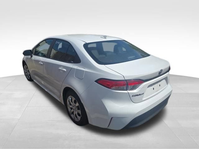 Used 2025 Toyota Corolla LE FWD image 3
