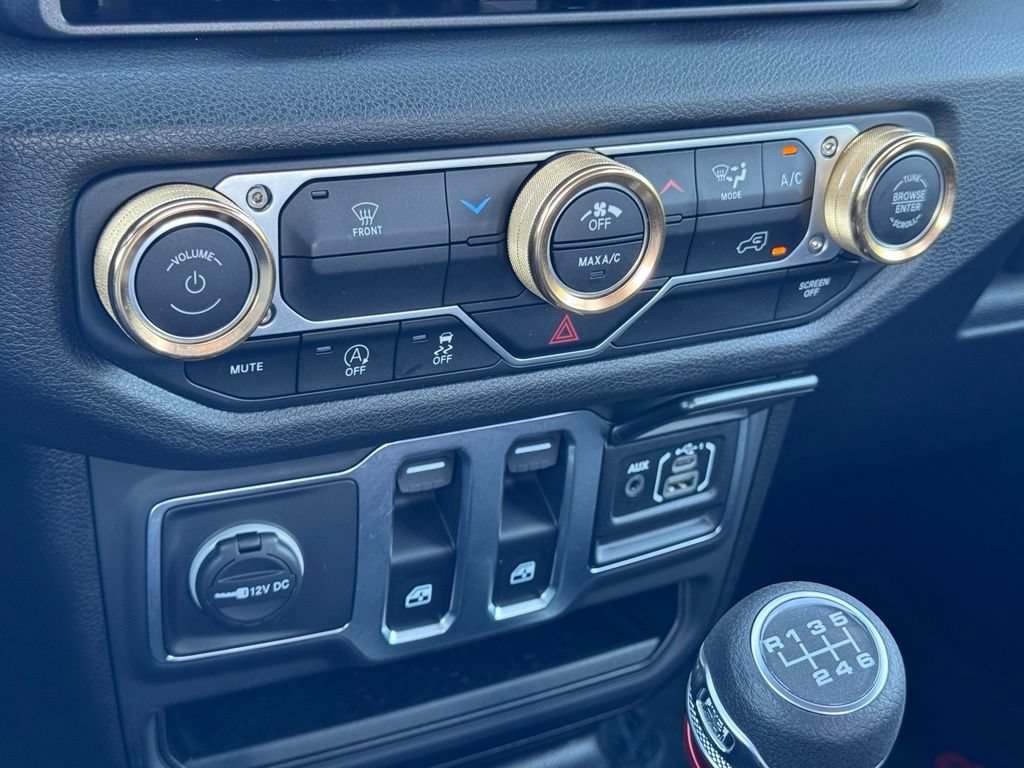 Used 2025 Jeep Wrangler Sport AWD/4WD image 12