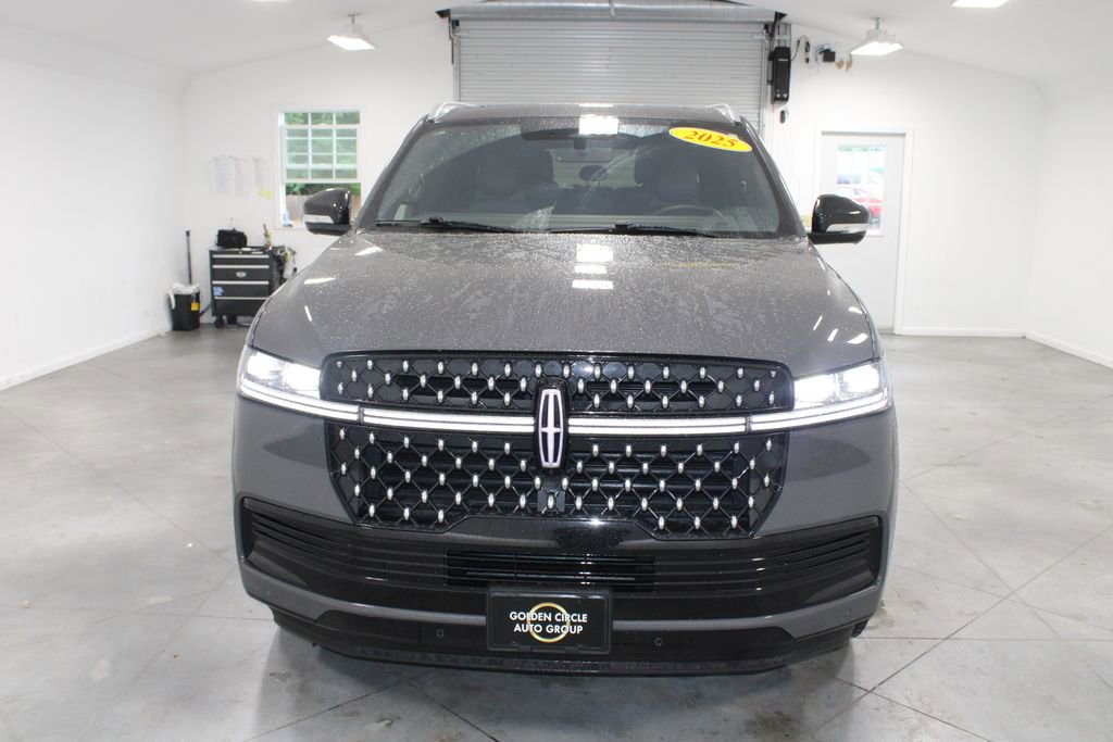 Used 2025 Lincoln Navigator Black Label AWD/4WD image 3