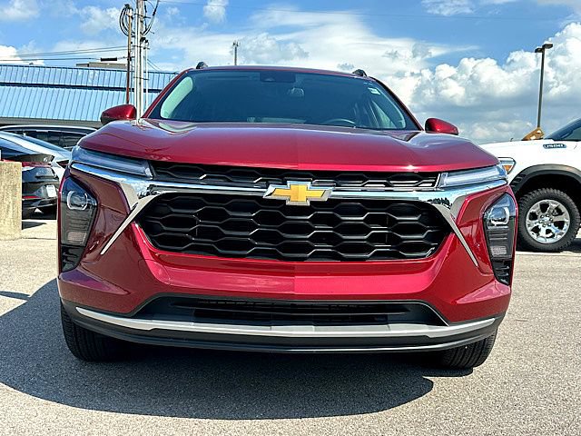 Used 2024 Chevrolet Trax LT w/ Sunroof Package FWD image 11