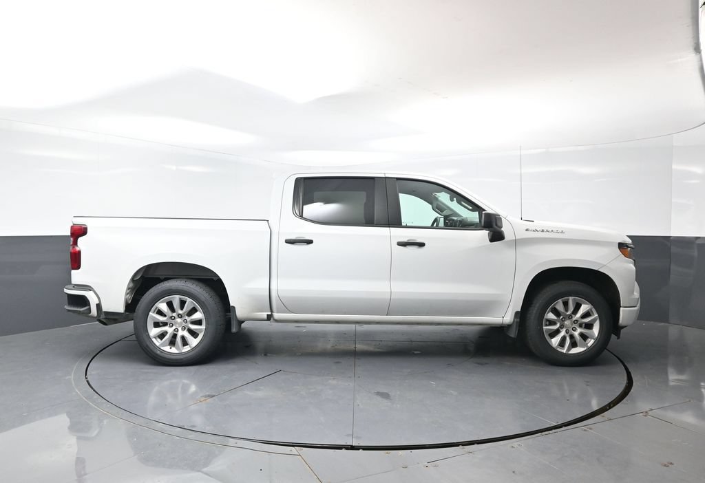 Used 2023 Chevrolet Silverado 1500 Custom AWD/4WD image 2