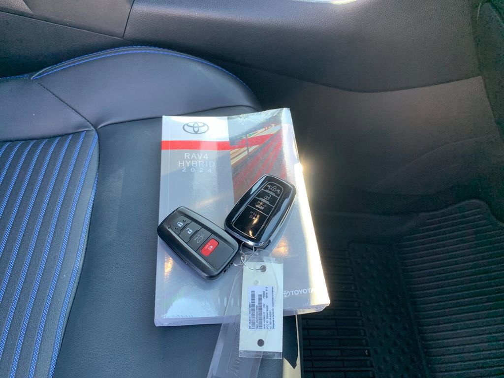 Used 2024 Toyota RAV4 XSE w/ Advanced Technology Package image 9