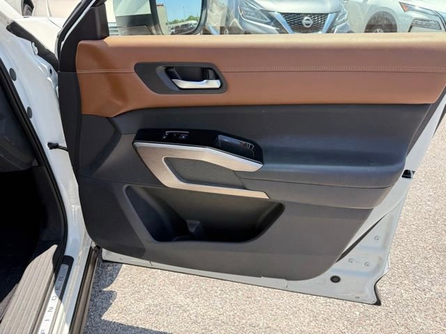 Used 2023 Nissan Pathfinder Platinum w/ Cargo Package AWD/4WD image 15