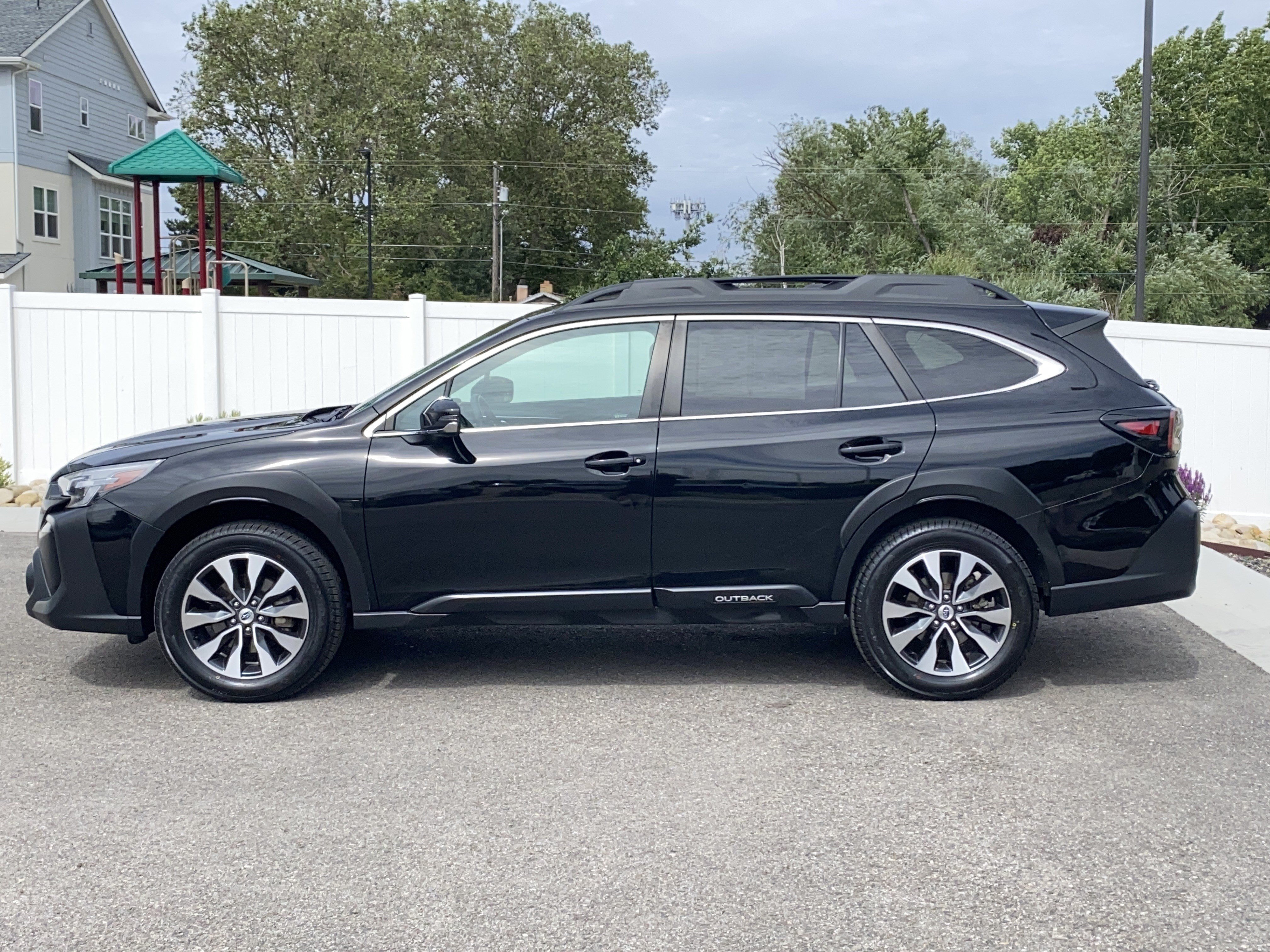 Certified 2024 Subaru Outback Limited AWD/4WD image 3