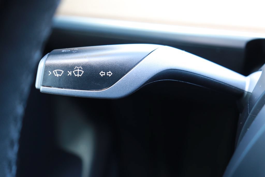 Used 2021 Tesla Model Y Long Range AWD/4WD image 21