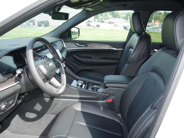 New 2027 Jeep Grand Cherokee Limited AWD/4WD image 2