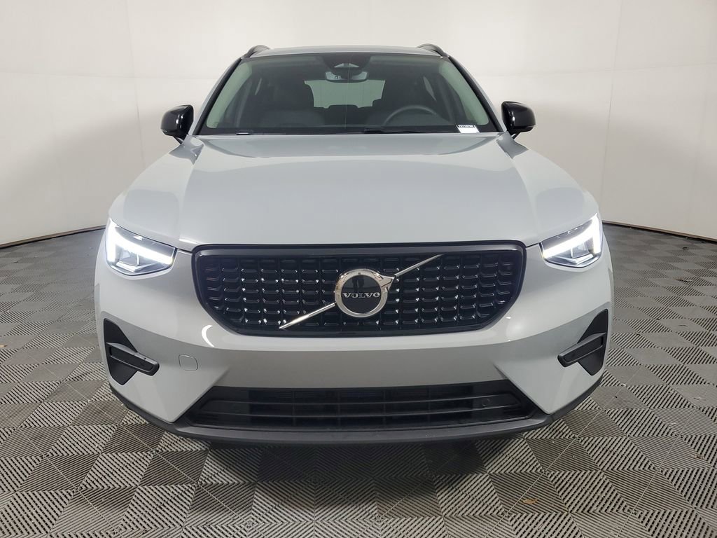 Certified 2026 Volvo XC40 B5 Core w/ Climate Package image 2