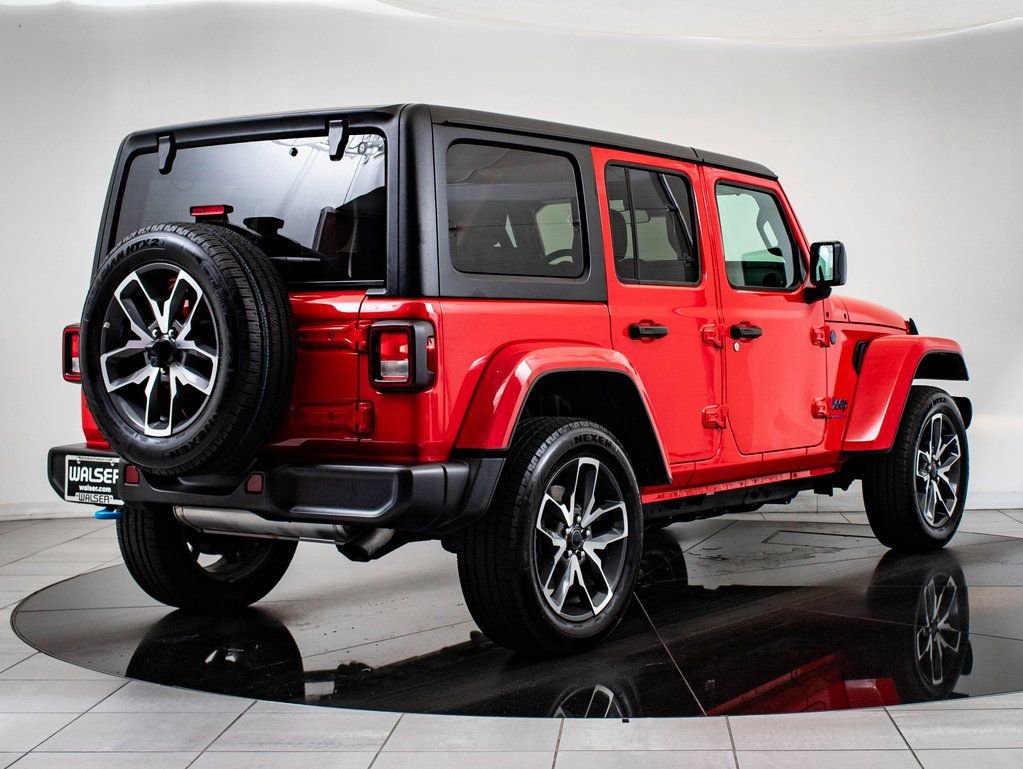 Used 2024 Jeep Wrangler Unlimited image 10