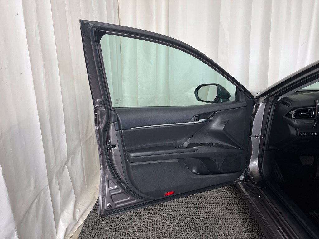 Used 2023 Toyota Camry SE AWD/4WD image 18