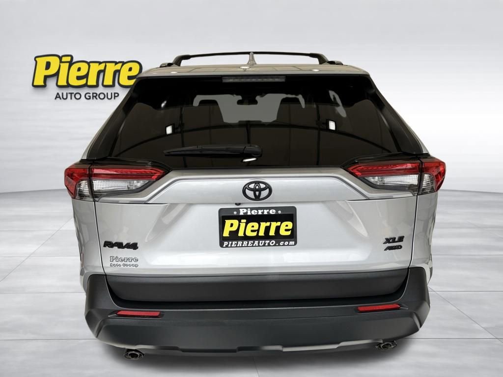 Used 2025 Toyota RAV4 XLE AWD/4WD image 3
