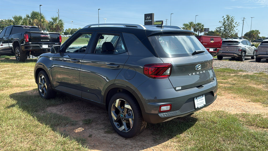 New 2026 Hyundai Venue SEL FWD image 5