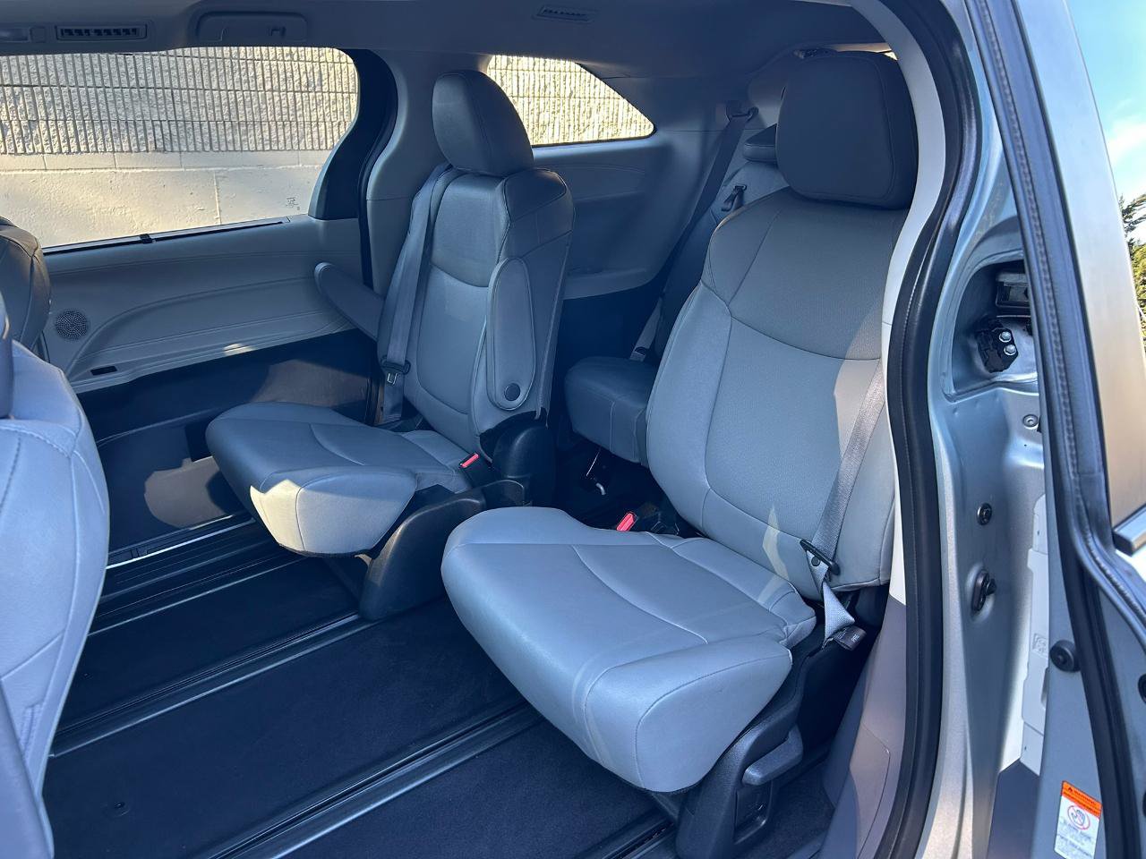 Used 2023 Toyota Sienna XLE AWD/4WD image 12