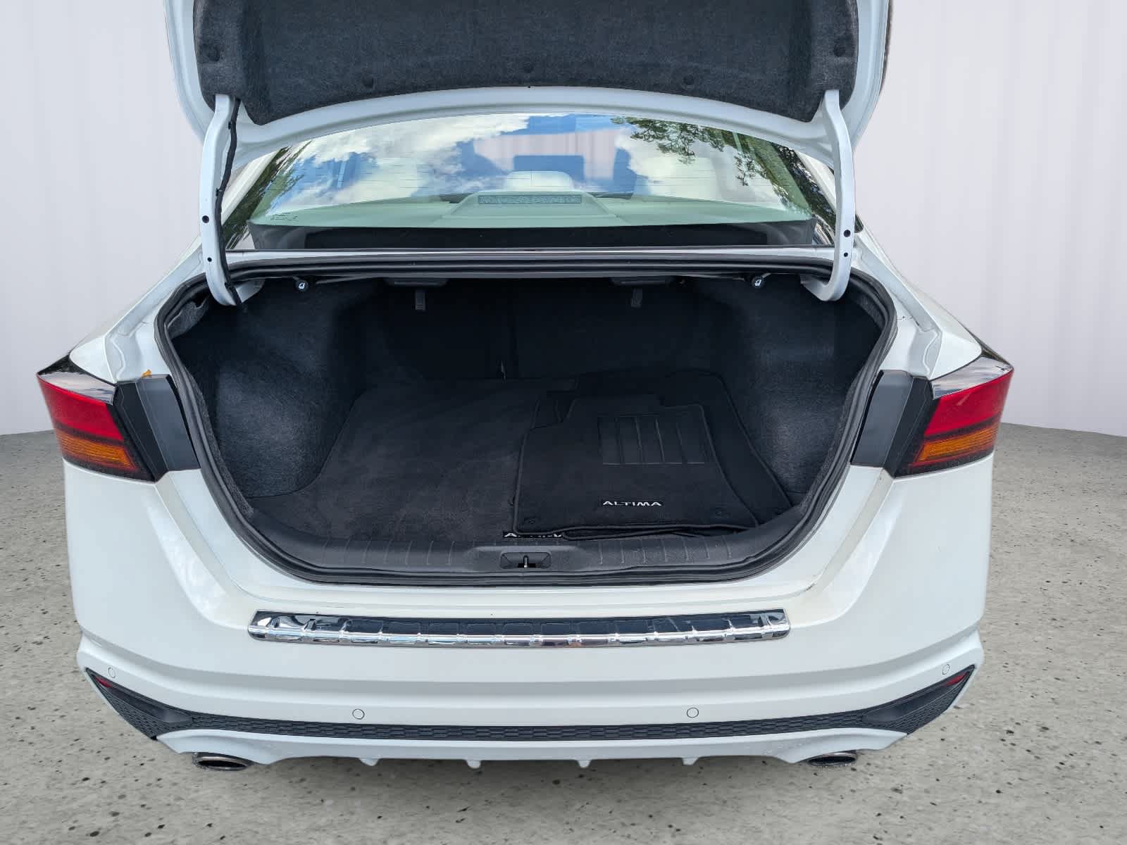 Used 2023 Nissan Altima 2.5 SL AWD/4WD image 12