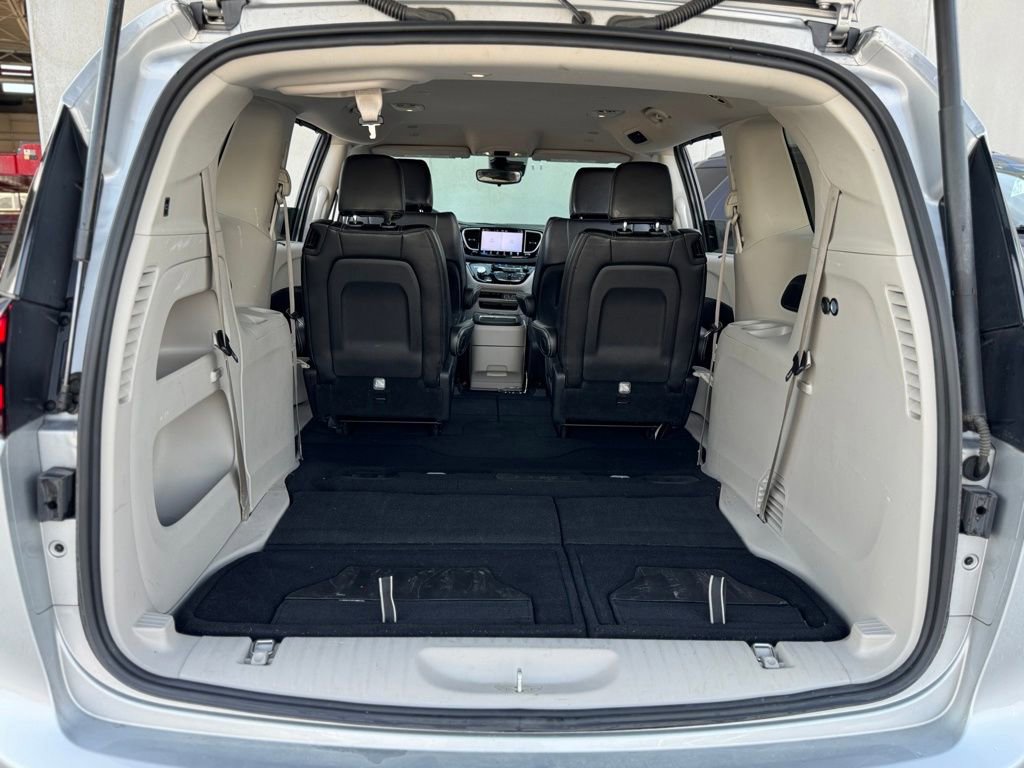 Used 2024 Chrysler Pacifica Touring-L image 34