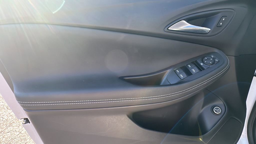 Used 2023 Buick Encore GX Select image 12