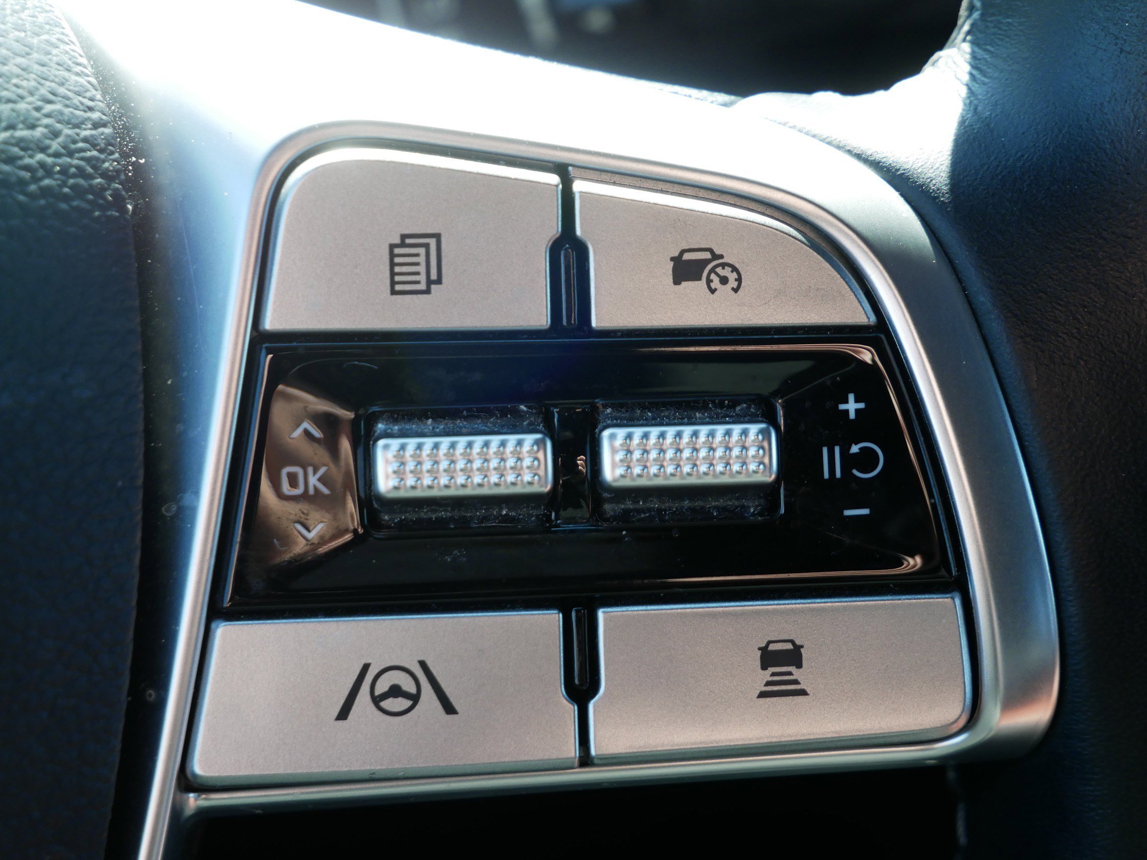 Used 2023 Kia Telluride EX w/ EX Captain's Chair Package image 23