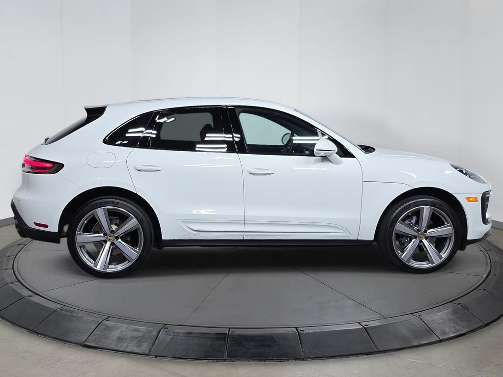 Certified 2025 Porsche Macan AWD/4WD image 8