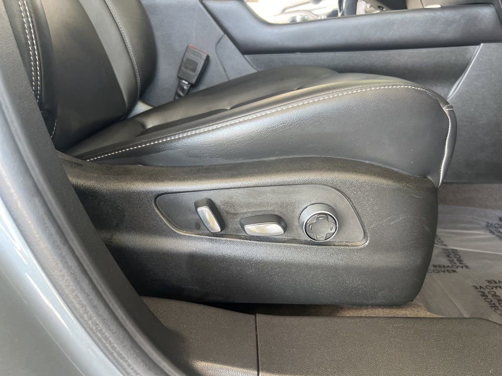 Used 2024 Cadillac XT4 Premium Luxury image 40