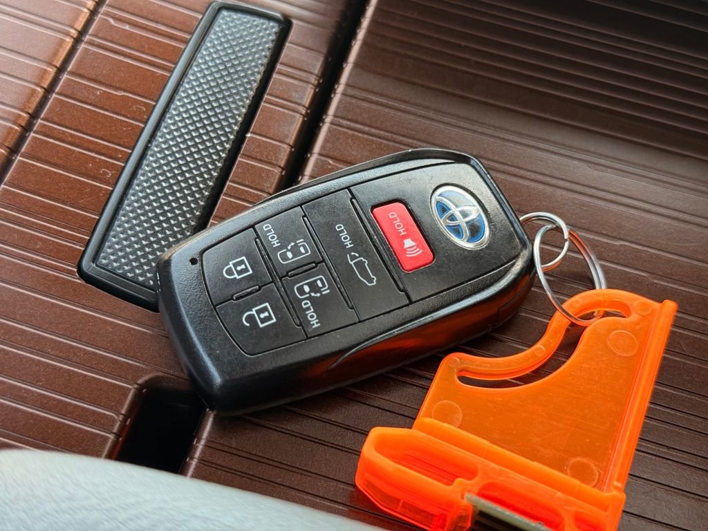 Used 2022 Toyota Sienna XLE w/ XLE Plus Package image 36