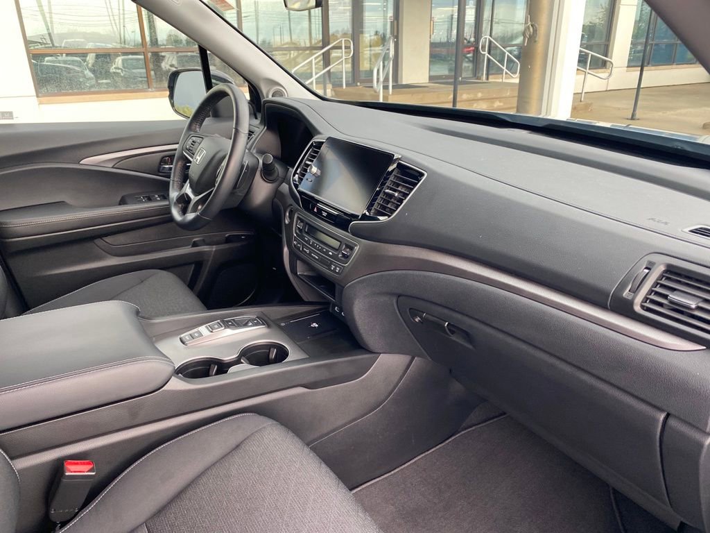 Used 2024 Honda Ridgeline Sport image 9