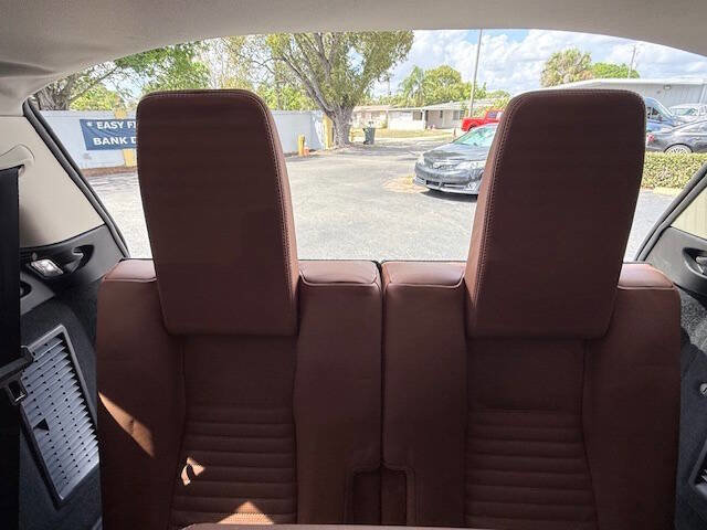 Used 2015 Land Rover Discovery Sport HSE Luxury image 12