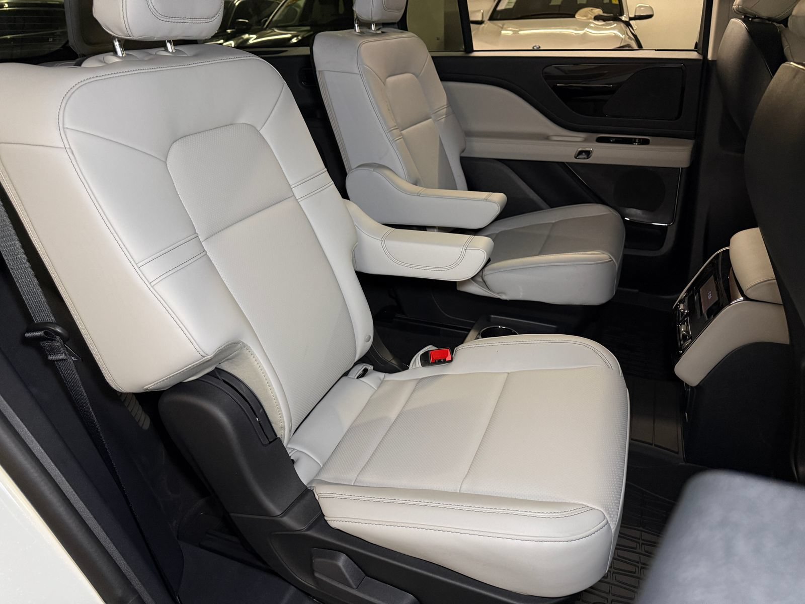 New 2026 Lincoln Aviator AWD image 14