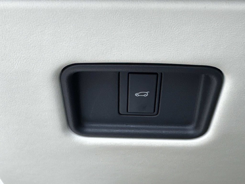 Used 2023 Land Rover Range Rover SE AWD/4WD image 30