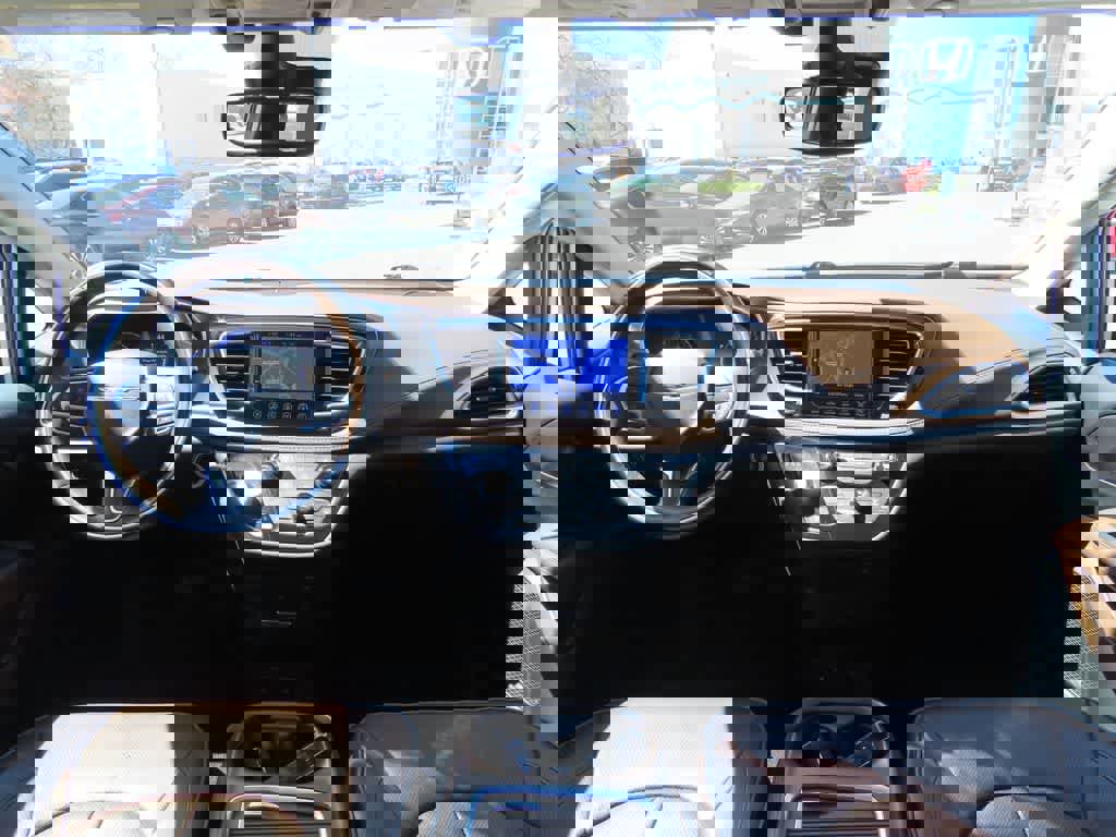 Used 2017 Chrysler Pacifica Limited image 21