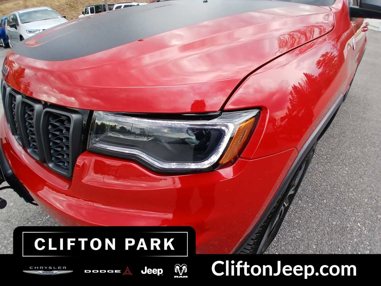 Used 2019 Jeep Grand Cherokee Trailhawk w/ Trailhawk Luxury Group AWD/4WD image 6