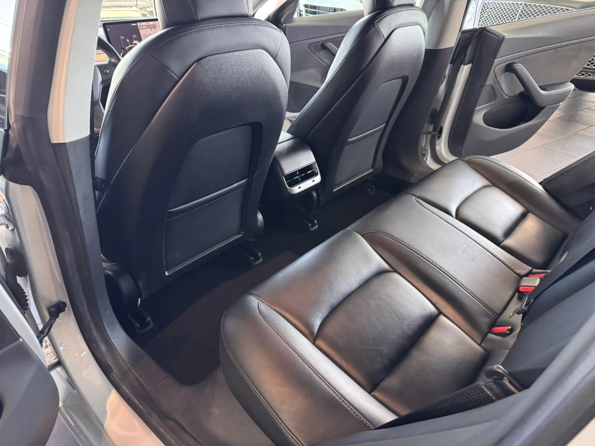 Used 2018 Tesla Model 3 Long Range image 18