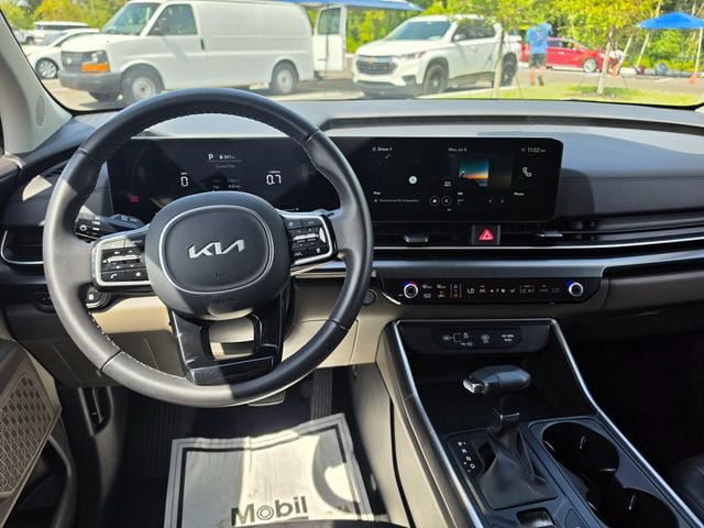 Used 2026 Kia Carnival FWD image 7