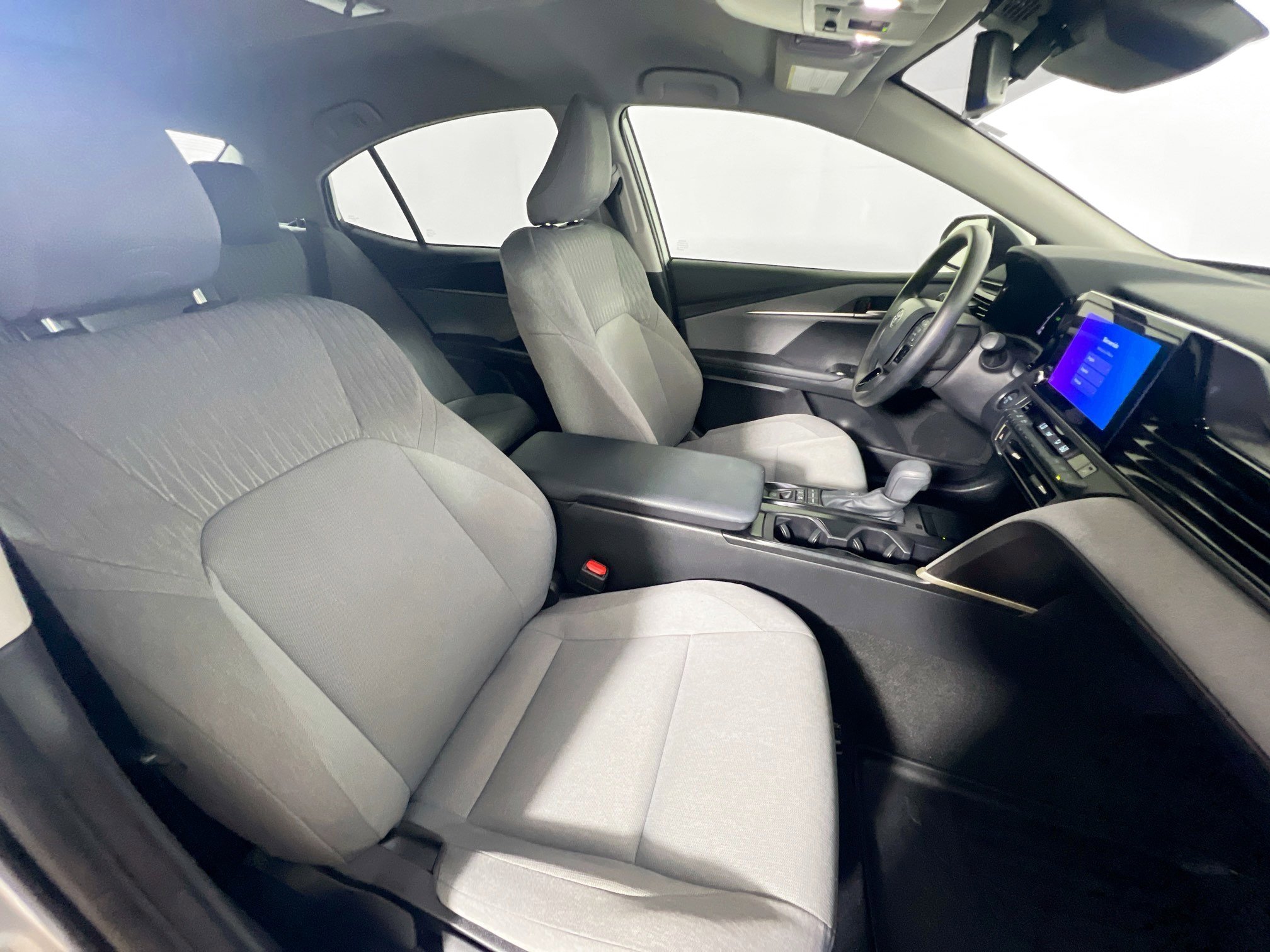 Used 2025 Toyota Camry LE w/ Convenience Package FWD image 31