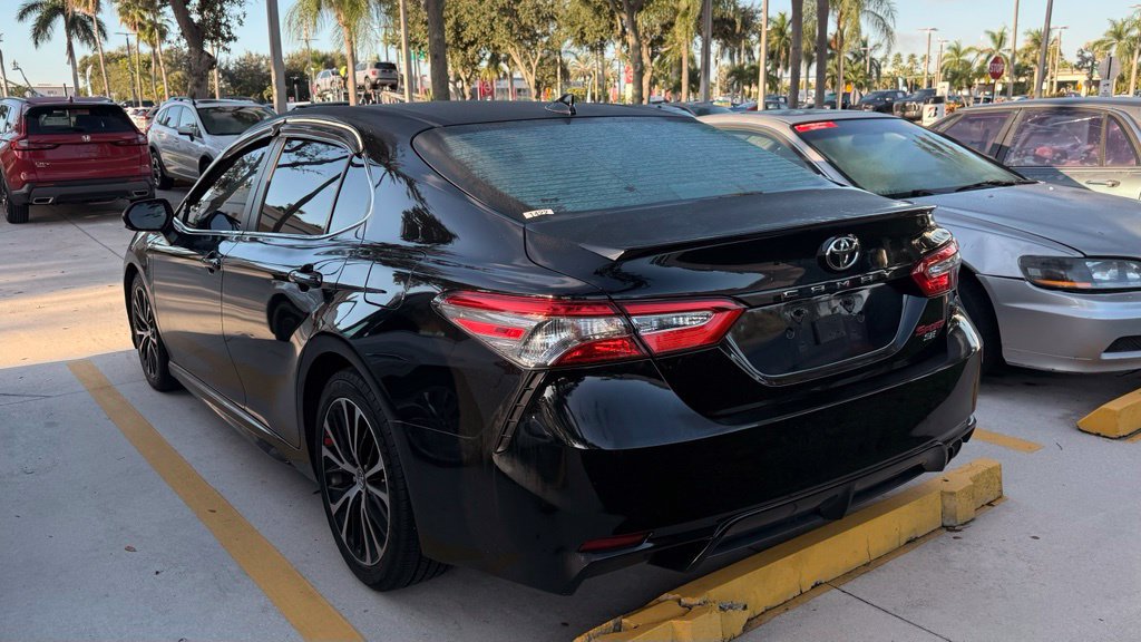 Used 2019 Toyota Camry SE w/ Convenience Package FWD image 8