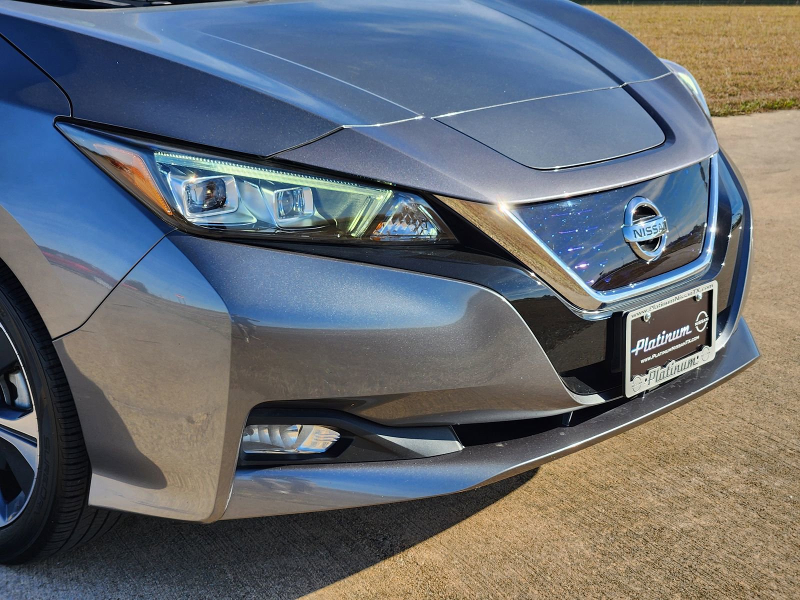 Used 2021 Nissan Leaf SV w/ SV Technology Package image 12